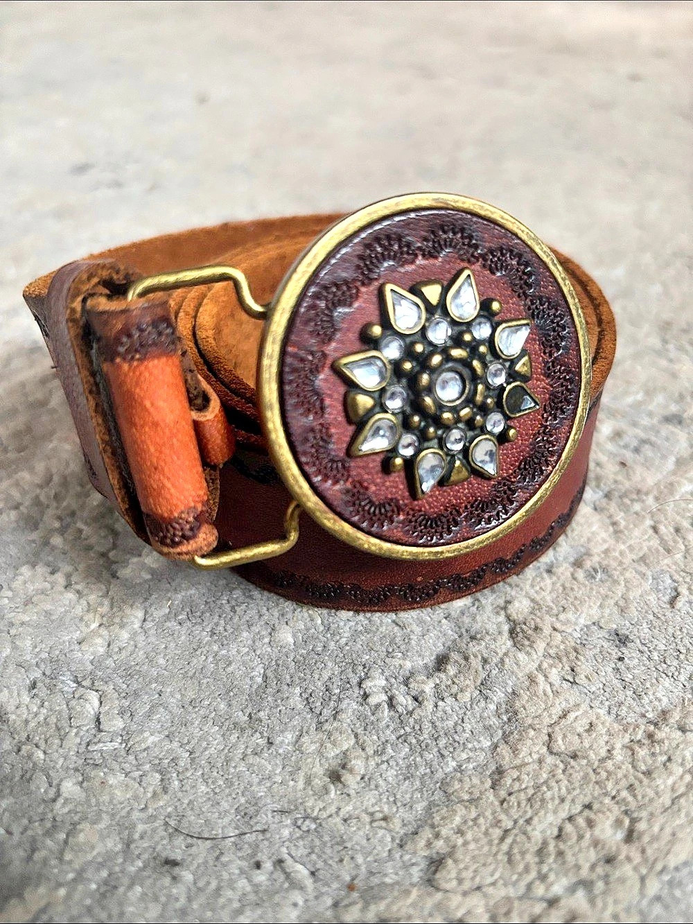 VINTAGE SCALLOP tooled Leather Studded Belt Brown XL